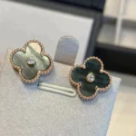 CLOVER MEDIUM 1 MOTIFS GRAY MOP DIAMOND EARRINGS