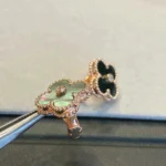 CLOVER MEDIUM 1 MOTIFS GRAY MOP DIAMOND EARRINGS - Image 3