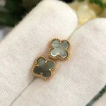 CLOVER MINI GOLD EARRINGS - Image 4