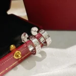 LOVE EARRINGS 5.7MM 2 DIAMONDS - Image 4