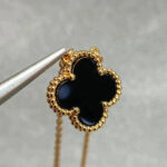 CLOVER 15MM BLACK ONYX SINGLE FLOWER NECKLACE - Image 3