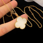 CLOVER 25MM MOP LARGE PENDANT NECKLACE - Image 5
