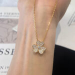 FLOWER DIAMOND NECKLACE - Image 4