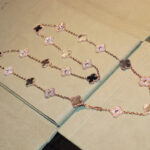 CLOVER 20 MOTIFS DARK MOP DIAMOND NECKLACE - Image 3
