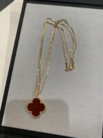 CLOVER 25MM NECKLACE GOLD CARNELIAN - Image 5