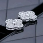 CLOVER 1 MOTIFS DIAMOND STUD EARRINGS SILVER - Image 5