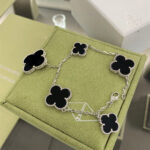 CLOVER 5 MOTIFS SIVLER ONYX BRACELET - Image 4