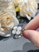 CLOVER SILVER MOP DIAMOND RING - Image 7