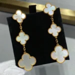 CLOVER MOP 3 MOTIFS GOLD EARRINGS - Image 2