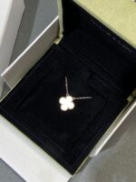 CLOVER MEDIUM SILVER WHITE MOP NECKLACE - Image 4