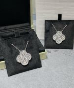 CLOVER 25MM LARGE PENDANT DIAMOND PAVED SILVER NECKLACE - Image 6