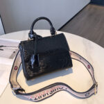L.ouis V.uitton Bag | Cluny Mini Epi Leather Black - Image 4