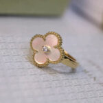 CLOVER PINK MOP RING GOLD DIAMOND - Image 4