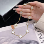 CLOVER 10 MOTIFS WHITE MOTHER OF PEARL NECKLACE - Image 10
