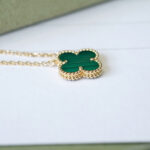 CLOVER 15MM MALACHITE SINGLE FLOWER NECKLACE - Image 10