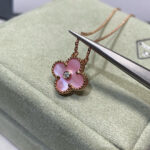 CLOVER 15MM DIAMOND PINK MOP NECKLACE - Image 5