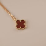 CLOVER MINI 9.5MM WHITE CARNELIANS NECKLACE - Image 4