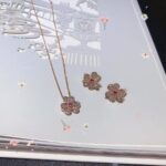 FRIVOLE ROSE GOLD FLOWER DIAMOND NECKLACE - Image 4
