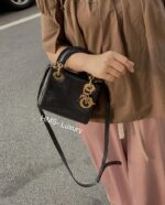 Snow White 14x18cm Luxury Iconic Designer Bag - Image 2