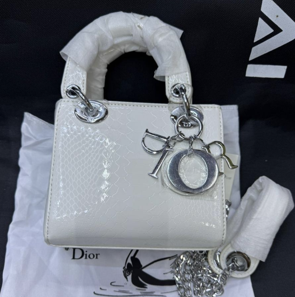 ww Snow White 14x18cm Luxury Iconic Designer Bag - Image 1