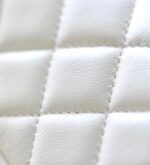 CHANEL 25S FLAP BAG 18 CM IN WHITE LAMBSKIN WITH GOLD HARDWARE - Image 7