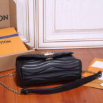 LV New Wave Chain Bag - Image 5