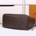 LV Neverfull MM Tote - Image 6