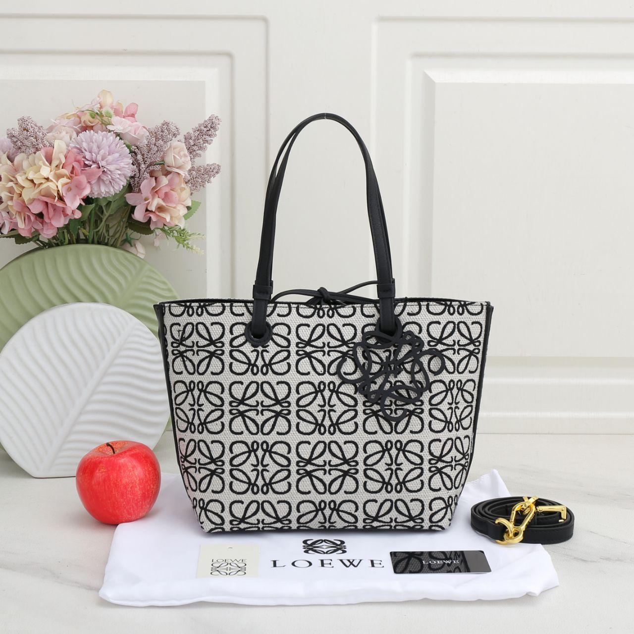 WhatsApp Image 2026-06-04 at 19.06.44 Chess Royale, 38cm Luxury Designer Bag - Image 1