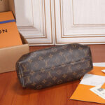 LV Monogram Clutch - Image 5