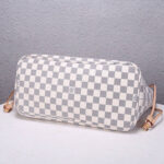 LV Neverfull MM Tote - Image 11