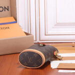 LV Fold Me Pouch - Image 5