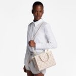 ONTHEGO Small Handbag - Image 5