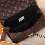 LV Pochette Metis Handbag - Image 6