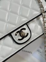 QUILTED FLAP BAG WITH BLACK TRIM 19 IN WHITE LAMBSKIN - Image 3