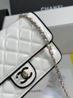 QUILTED FLAP BAG WITH BLACK TRIM 19 IN WHITE LAMBSKIN - Image 4