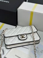 QUILTED FLAP BAG WITH BLACK TRIM 19 IN WHITE LAMBSKIN - Image 5