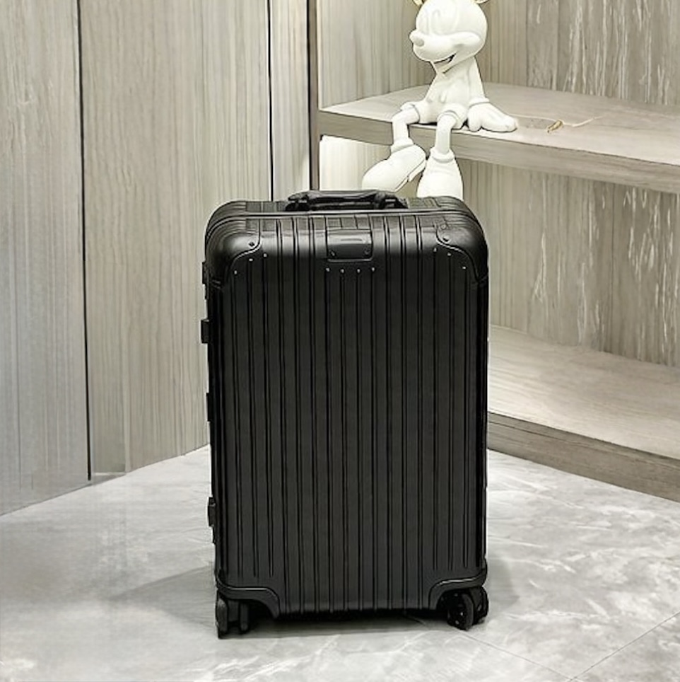 Screenshot Medium Phantom Black Luxury Iconic Designer Suitcase - Image 1