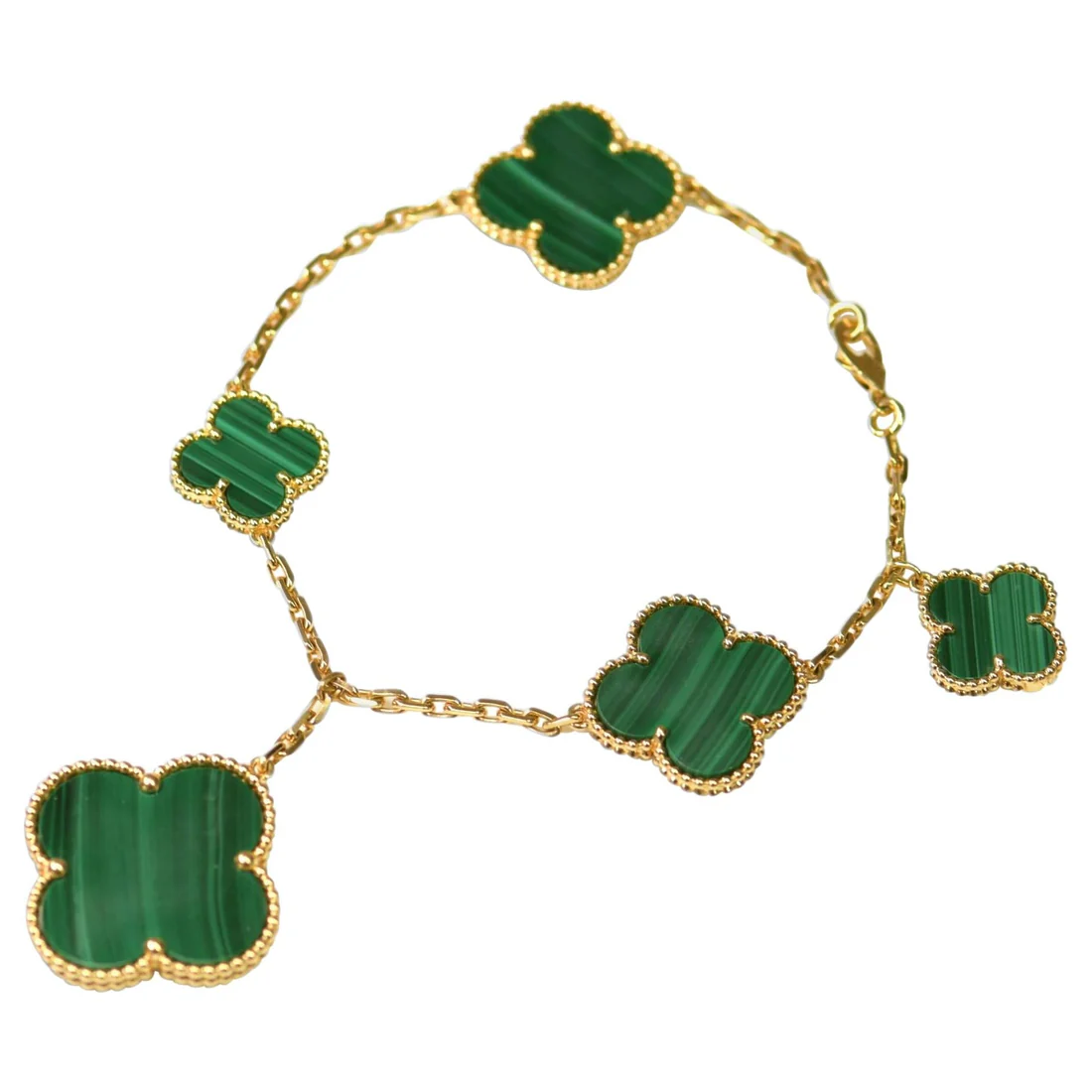 11906332_master_5a9670ae-0fdd-4775-94e0-d1f287a78875.webp MAGIC CLOVER MALACHITE GOLD BRACELET 5 MOTIFS - Image 1