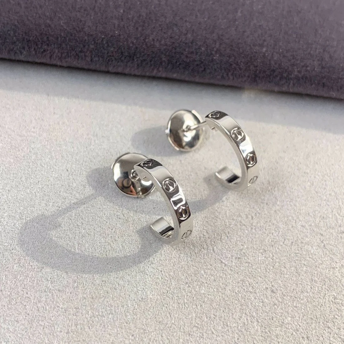 13279715938845998_75e9fb72-07a7-4880-9116-db4f2dcfb5a9.webp LOVE EARRINGS 2.65MM SILVER - Image 1