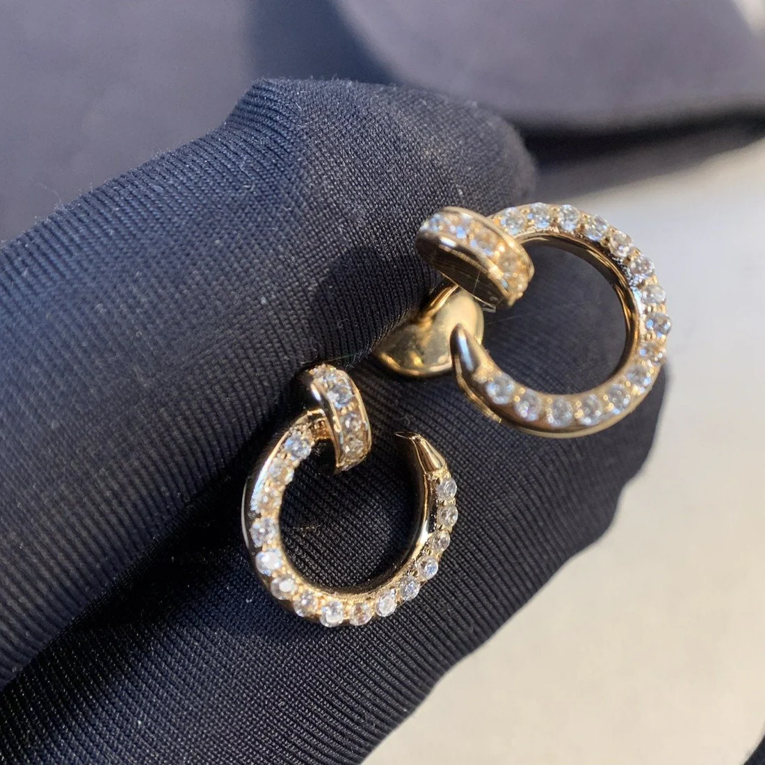 13281810171387000_2b5da851-896b-442e-81d3-b170c5a77e40.webp JUSTE EARRINGS GOLD DIAMONDS - Image 1