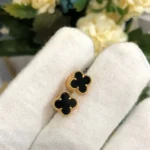 CLOVER MINI GOLD EARRINGS - Image 5