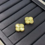 CLOVER MINI 9.5MM LASER EARRINGS - Image 4