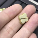 CLOVER MINI 9.5MM LASER EARRINGS - Image 5