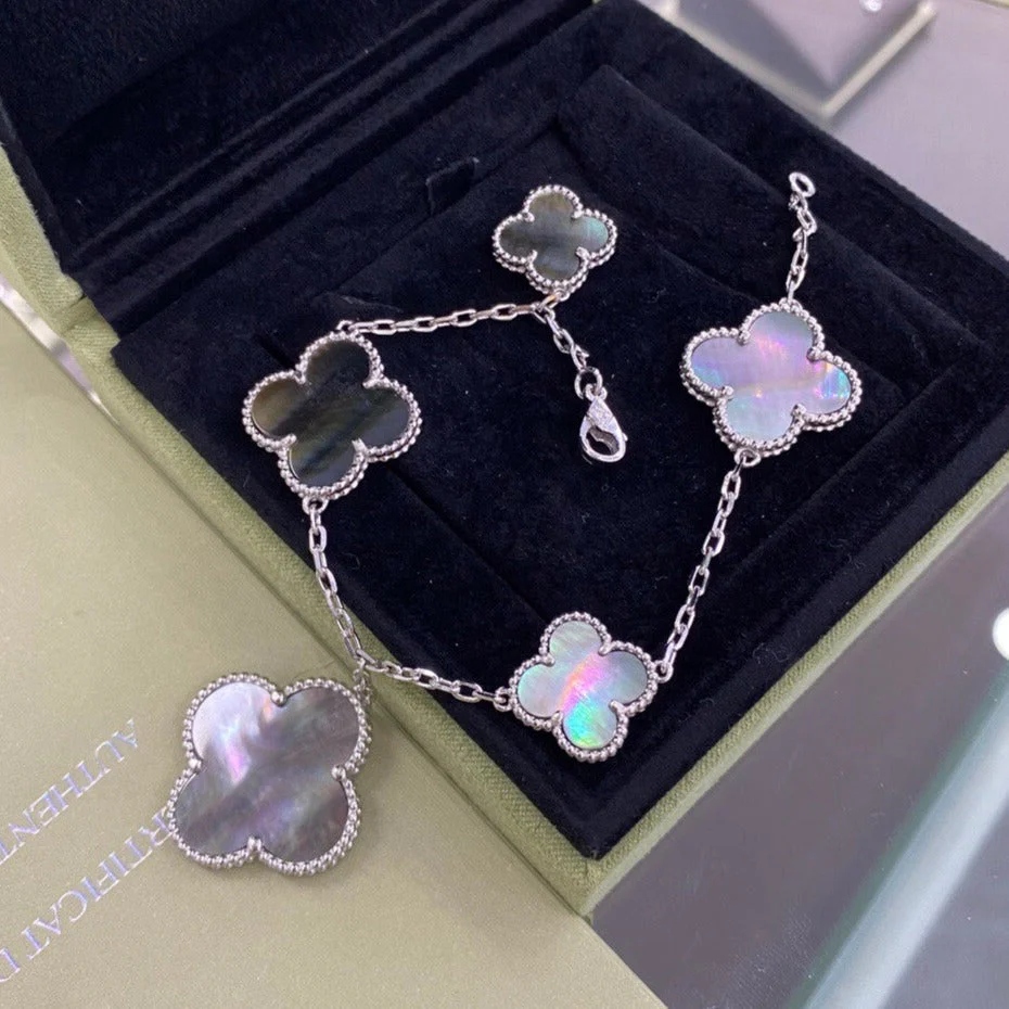 13309428358749119_dd2c74d1-4431-426c-8a98-b14ed1819cbd.webp CLOVER 5 MOTIFS SIVLER DARK MOP BRACELET - Image 1