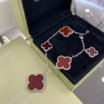 CLOVER 5 MOTIFS SIVLER CARNELIAN BRACELET - Image 2