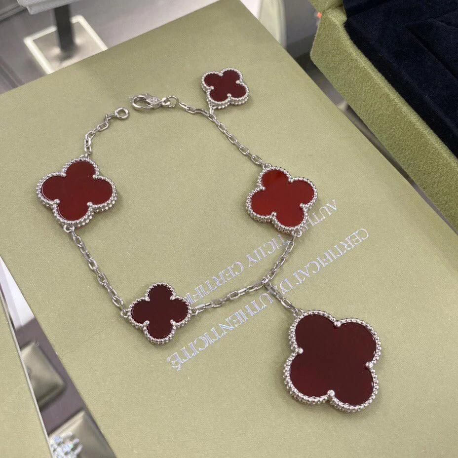 13309428395197927_5d4c900e-976f-4a02-8d2a-3c00a7218d27.webp CLOVER 5 MOTIFS SIVLER CARNELIAN BRACELET - Image 1