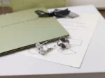 CLOVER MEDIUM STUD EARRINGS - Image 4