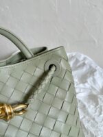 BV SMALL ANDIAMO 25CM LIGHT GREEN LAMBSKIN - Image 4