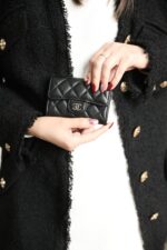 CC FLAP CARD HOLDER 11.3 BLACK CALFSKIN SILVER ICON - Image 9