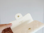 CC FLAP CARD HOLDER 11.3 WHITE GRAINED CALFSKIN GOLD ICON - Image 15